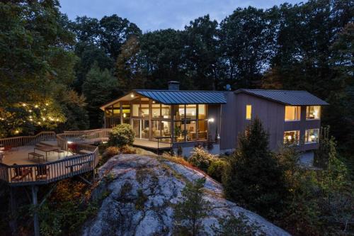Haddam Center Historic District House | Quarry House Mid-Century Modern