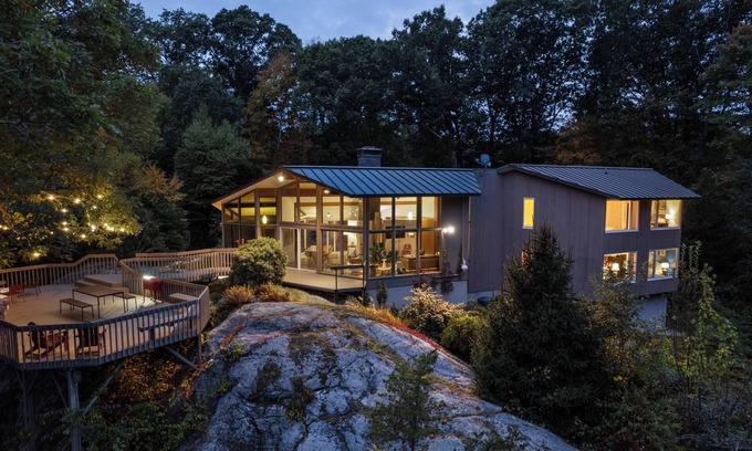 Haddam Center Historic District House | Quarry House: Mid-Century Modern