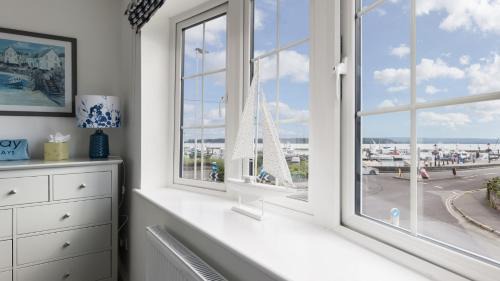 Poole House | Quay Cottage - Sea Views