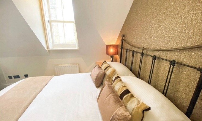 Poole House | Quayside Quarters * Great Location * Old Town Poole * Free Secure Parking