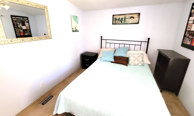 Flagstaff House | Queen Bdrm with shared bath at Peace in the Pines