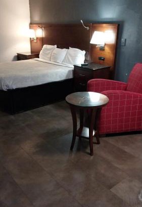 Jackson Apartment | Queen Bed Hotel Suite 127