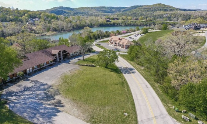 Holiday Island Condo | Queen BR home, walk to Marina, trails