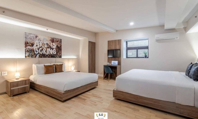 Gay Village Hotel | Queen Duo – Heart of Montreal