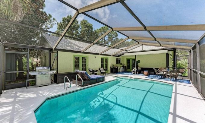 Whitfield House | Queen Palm Villa