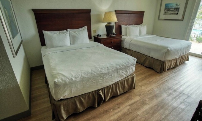 Treasure Island Hotel | Queen Queen Gulf View Room