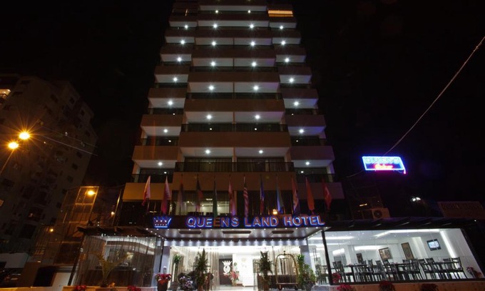 Haret Sakher Hotel | Queens Land Hotel