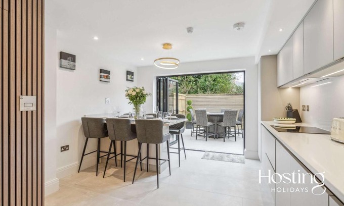 Henley House | Queens Mews Brand New Luxury Home with Parking