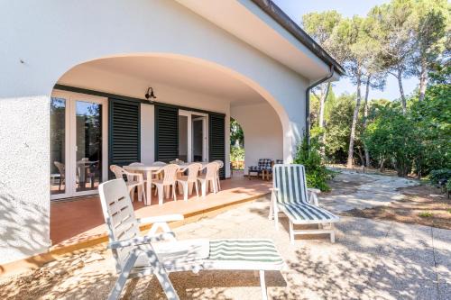 Quercianella Apartment | Quercianella Lovely Villa near the Sea W/Parking!