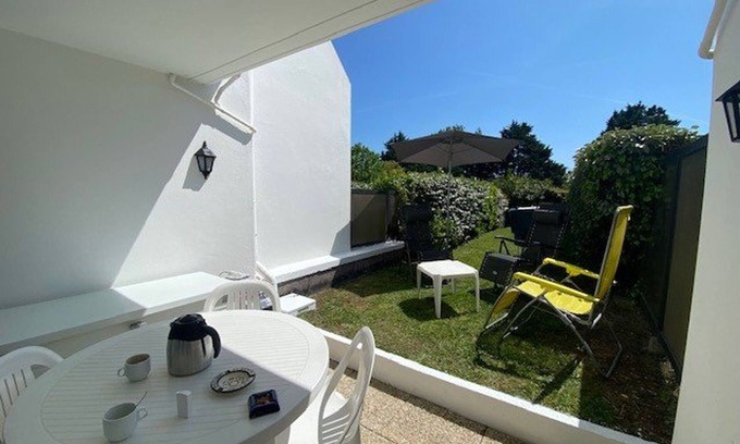 Quiberon Apartment | Quiberon - Modern 1-Bed Apartment with Pool, Tennis & WiFi, 500m to Beach