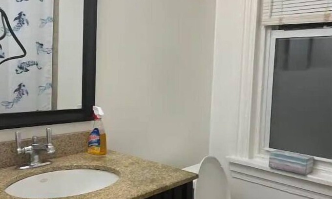 West Philadelphia Apartment | Quiet 1 bdrm aptmt has backyard