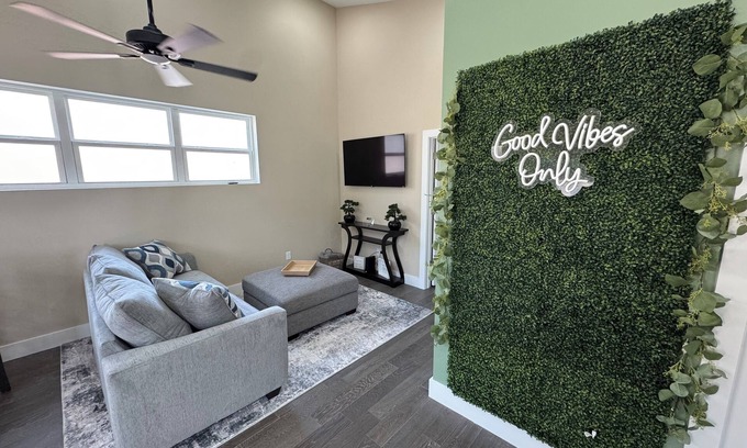 Chattanooga House | Quiet 1BR- 5 mins away from Aquarium