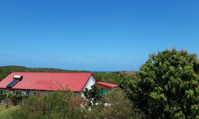 Le Moule Villa | Quiet accommodation in greenery with swimming pool 5 minutes from shops and beaches