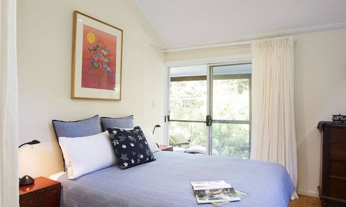 Coledale House | Quiet and Tranquil Setting & Comp Bottle of Wood Park Wine