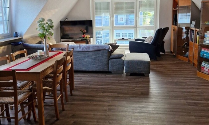 Kitzingen Apartment | Quiet apartment (82 m2) with balcony and parking space
