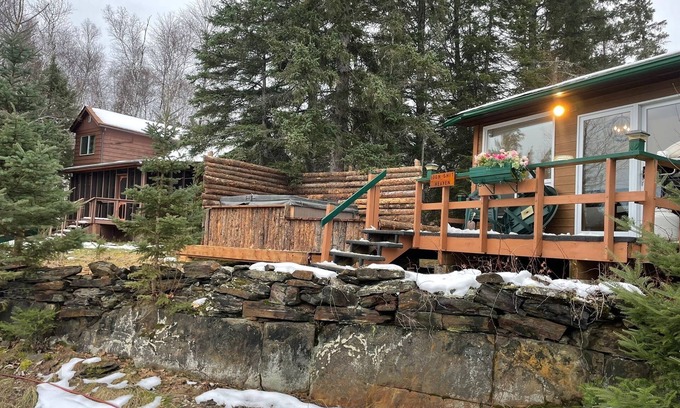 Whiteshell Cabin | Quiet Bay West Hawk Cottage