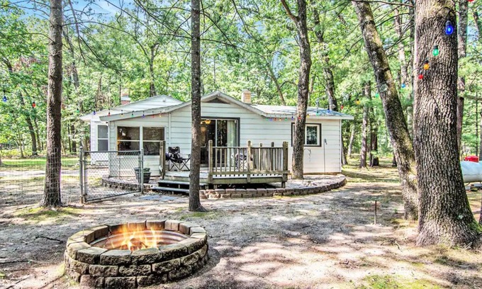 Baldwin Cottage | Quiet, Beautiful Escape Near Trails and Fishing!