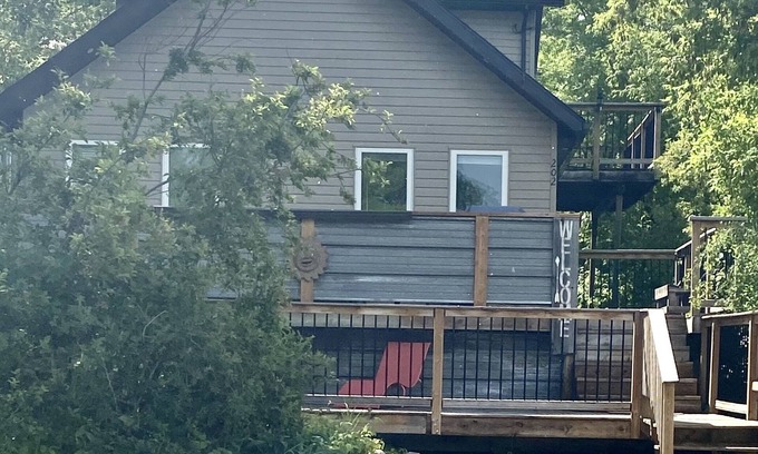 Manitou Beach House | Quiet cabin