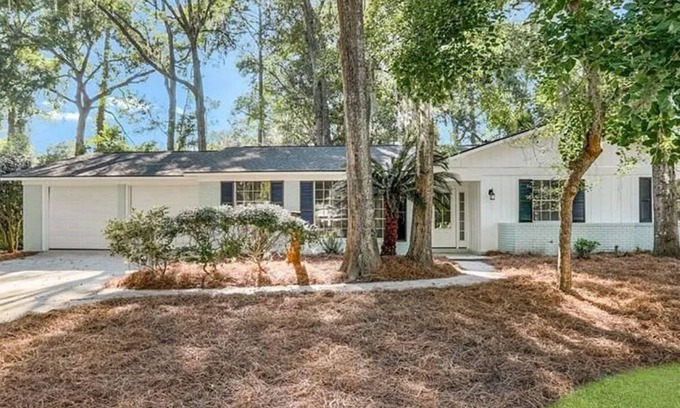 Savannah House | Quiet, Clean & Fully Equipped home with 6 beds; Fast Wi-Fi + second screen