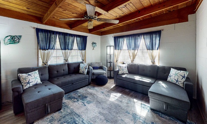 Ono Island Cottage | Quiet coastal cottage with updated kitchen & free WiFi