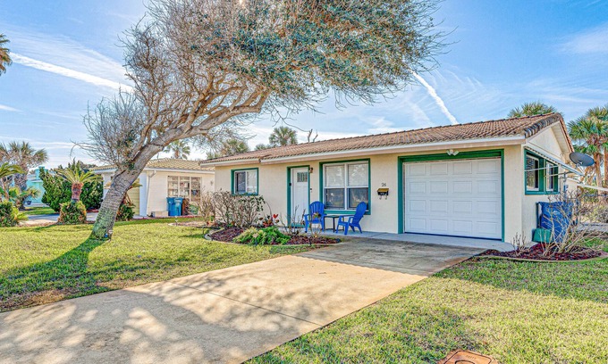 Ormond Beach Plaza House | Quiet coastal getaway with fenced yard, screened lanai, & central AC
