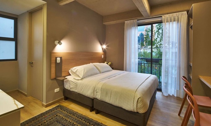 Financial District Apartment | Quiet Comfort with City Access – Chapinero Stay