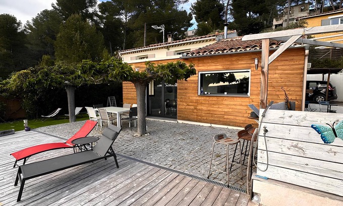 Velaux Villa | Quiet country house with swimming pool, close to all amenities. Aix en Pce