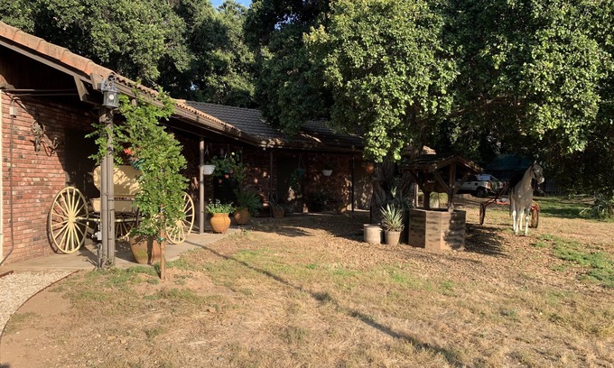 Duarte House | Quiet Country living, horse property, 1 bedroom