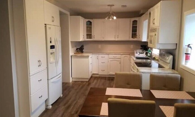 Vernon House | Quiet country-living, minutes from Downtown