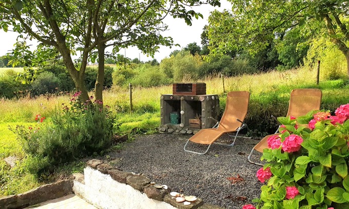 Ver Apartment | Quiet cozy apartment with a large garden near the sea