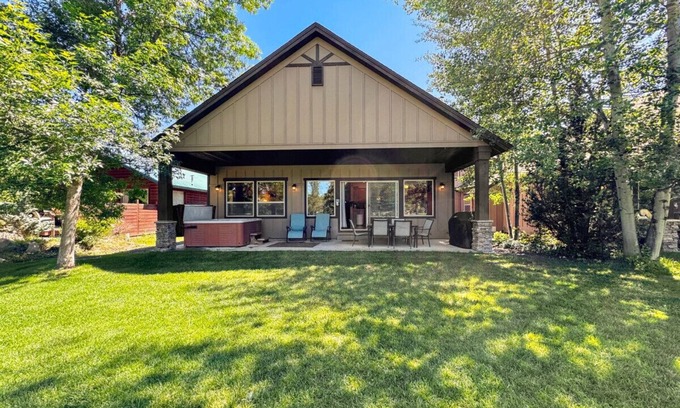 McCall Apartment | Quiet Fairway Escape | Hot Tub + McCall Golf Course