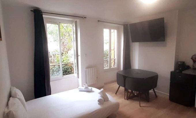 Montreuil Apartment | Quiet flat close to the metro