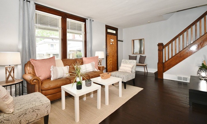 South Hills House | Quiet Hilltop Bungalow