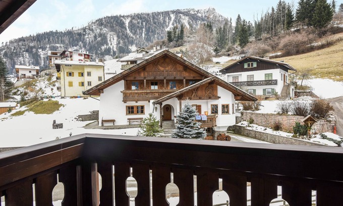 Moena Apartment | Quiet Holiday Apartment "La Rossa" (CIPAT number: 022118-AT-054612)