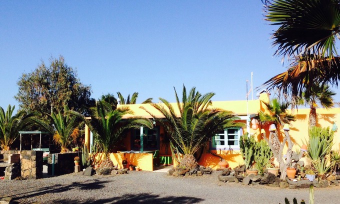 La Oliva House | Quiet house in Lajares with swimming pool facing nature