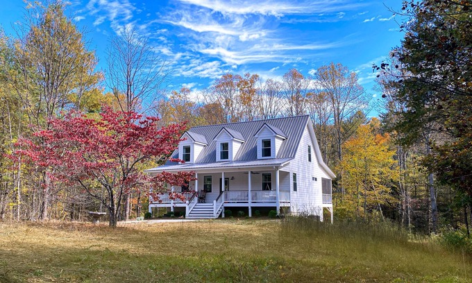 Hendersonville House | Quiet Mountain Cabin/30 Acres/Hiking Trails/Porches/Fireplace/Firepit