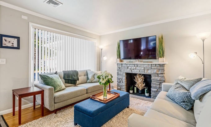 Haller Lake House | Quiet, One-Story Home w/Amazing Backyard - Dog Friendly