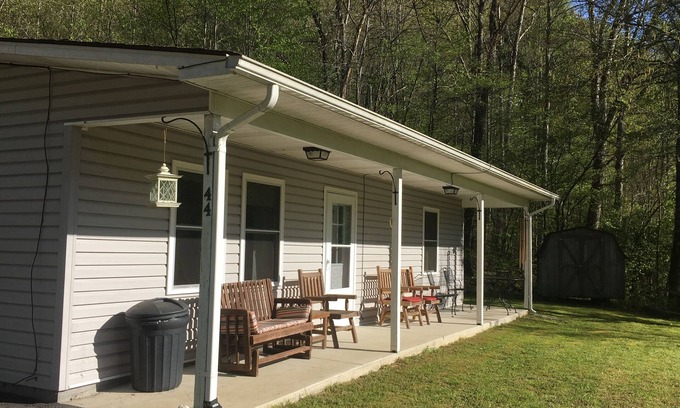 Cherokee Cottage | Quiet, peaceful, relaxing getaway from a stressful life! Great Fishing!