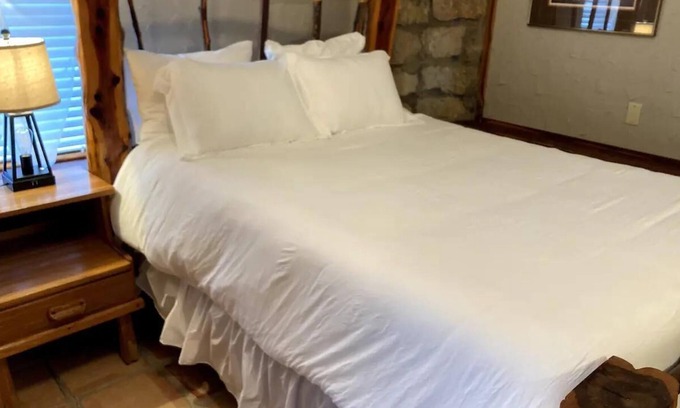 Myra Cabin | Quiet retreat in NTX Hill Country