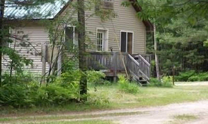 Wetmore Cottage | Quiet Rustic Cabin, Lake Access, Near Pictured Rocks! Boat, raft, Swimming!