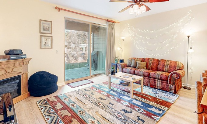Truckee House | Quiet Townhouse in Ideal Truckee Location w/Pool, Hot Tub & Sauna