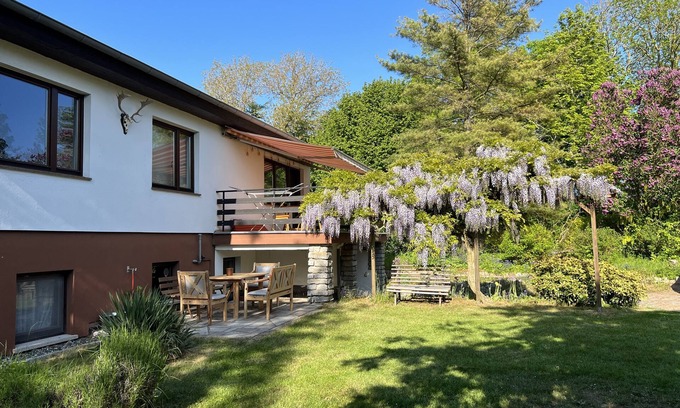 Glowe Apartment | Quiet vacation apartment on a large plot, 200m to the beach
