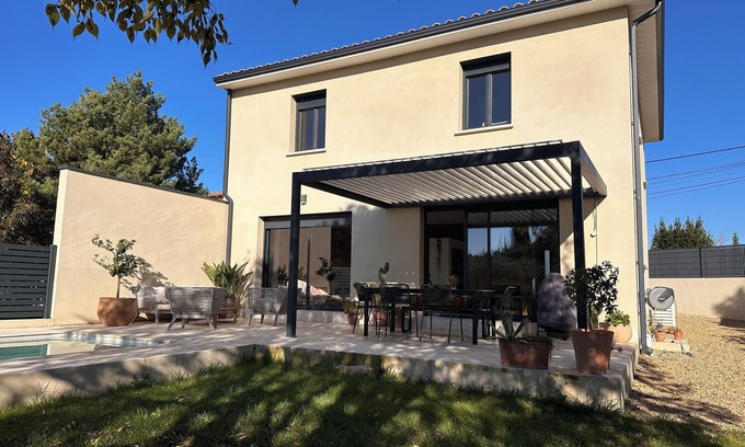 Sommieres Villa | Quiet villa with pool