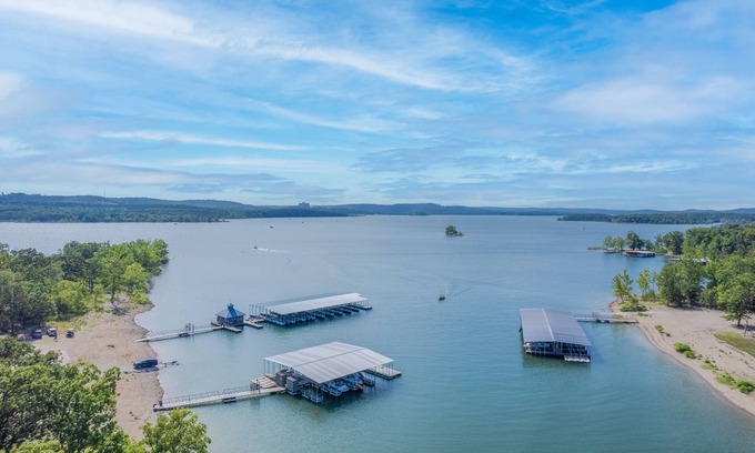 Indian Point Villa | Quiet Waterfront Cove Cabin on Table Rock Lake - Indian Point (C16)