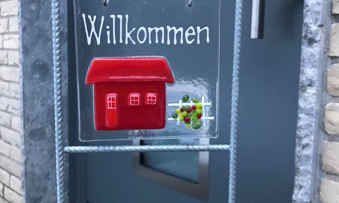 Leichlingen Apartment | Quietly located apartment with terrace and small balcony. Garden, 5 min by car to the train station.