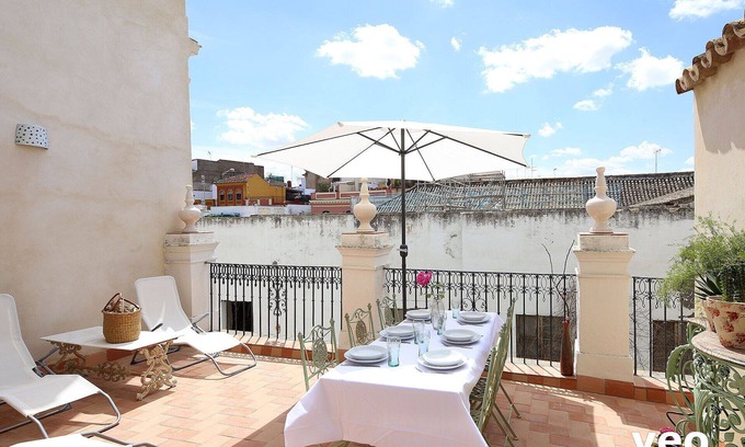 Feria Apartment | Quintana Terrace. 5 bedrooms, 3 bathrooms, terrace for up to 10.