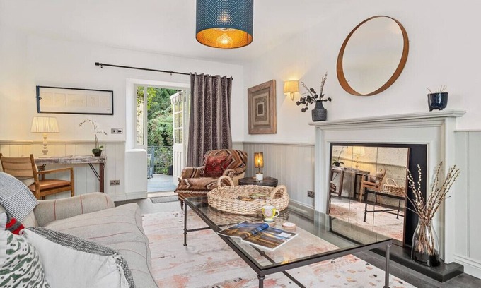 Blockley Condo | Quintessential Apartment, The Coach house