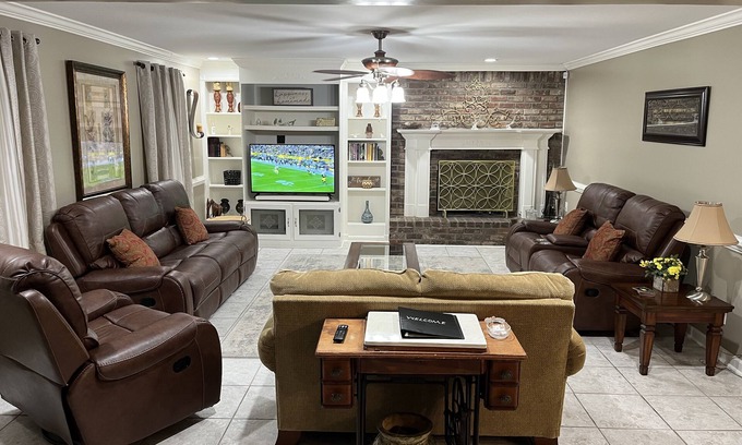 Colonial Oaks House | Quintessential Savannah