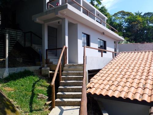 Toninhas House | Quitinete Casal ou até 4 pessoas 150m da praia das Toninhas