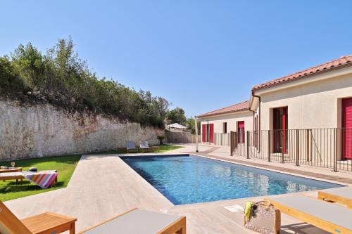 Oletta Villa | Résidence Les volets rouges - Duplex de standing avec piscine